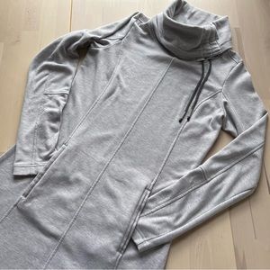 Lolë Oatmeal/gray cowl tunic sweatshirt in women’s small